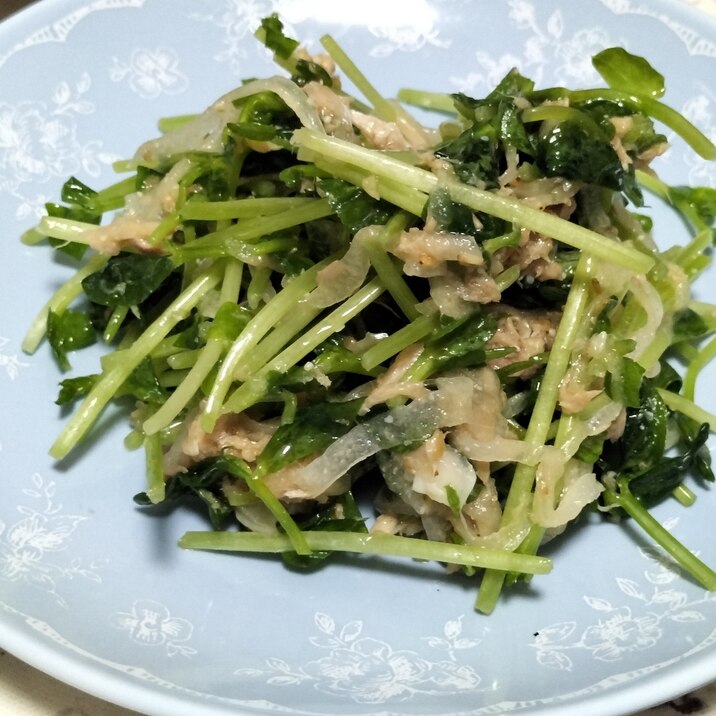 美味しくビタミン補給♪豆苗と玉ねぎの簡単ツナサラダ